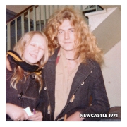 Newcastle 1971 - Robert Plant with fan