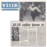 Iceland 1970 (press / photo) '20-30 Girls Carried out'